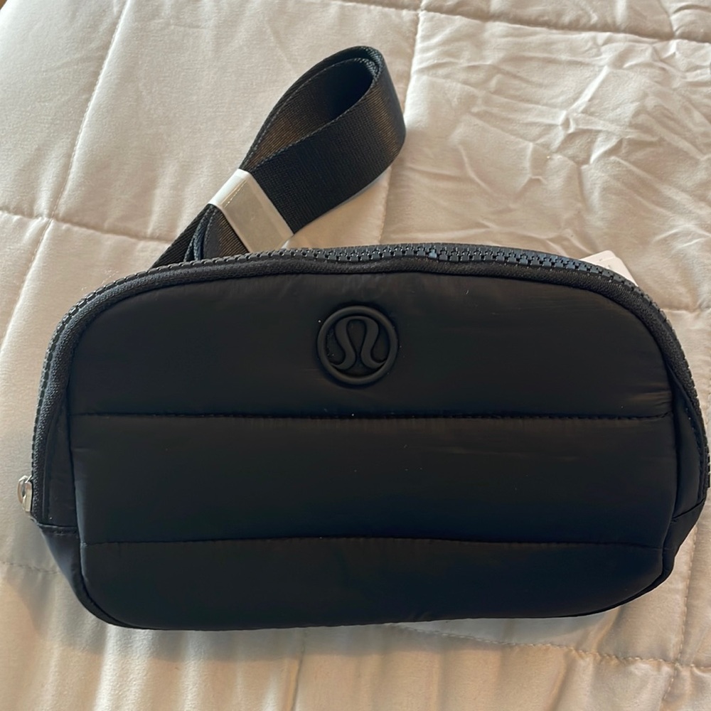 NWT lululemon everywhere belt bag wunder puff black